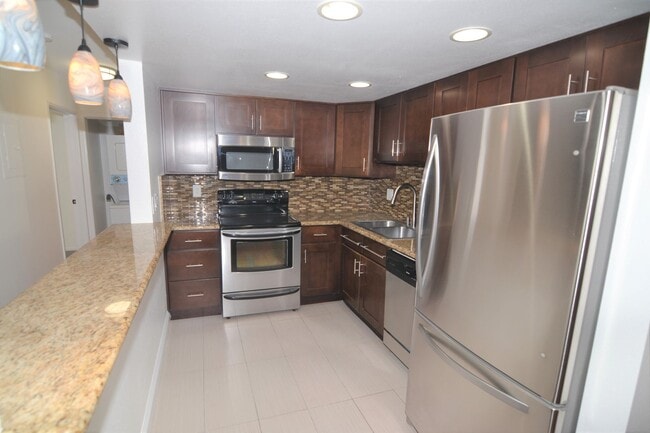 Building Photo - Spacious Lower Level Condo with all the Am...