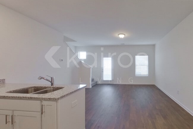 Building Photo - 226 Long Is Dr