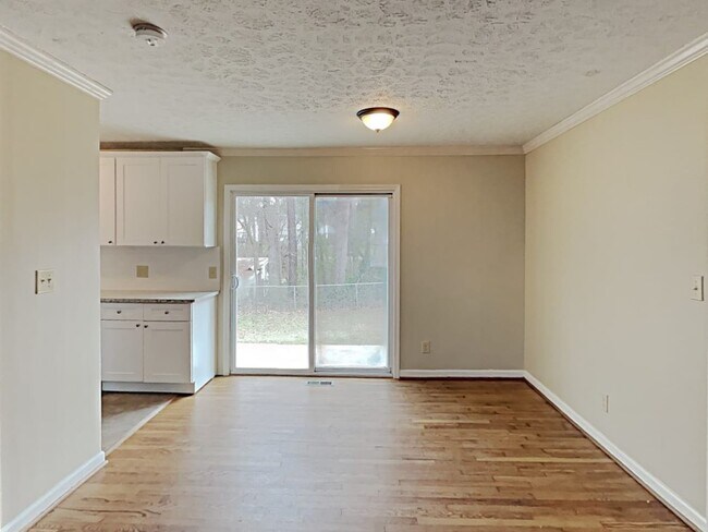 Building Photo - 5761 Lisa Ln