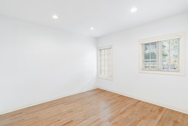 Foto del edificio - 1526 W Monroe St