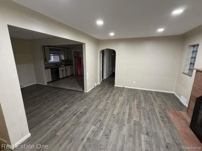 Foto del edificio - 6835 Rosemont Ave