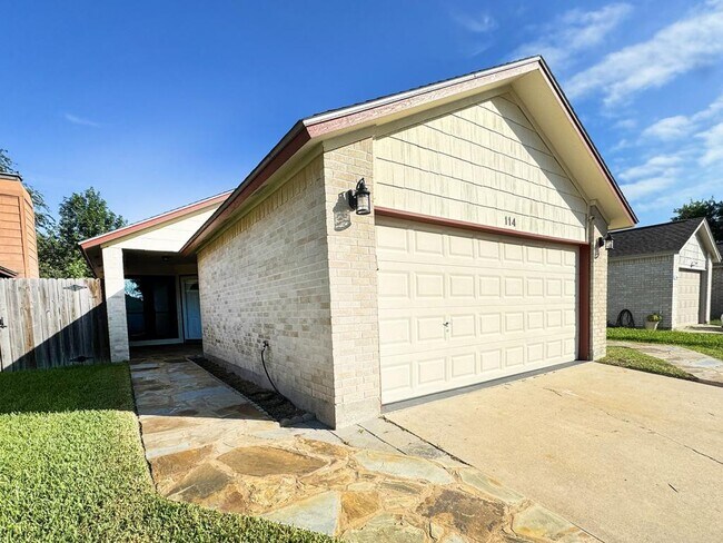 Building Photo - 114 Waterford Dr
