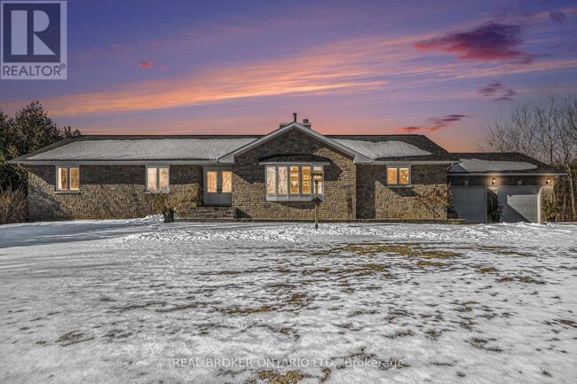 Building Photo - 281 Balmoral Dr