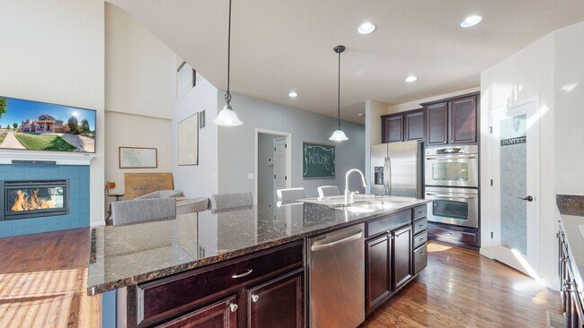 Foto del edificio - Stunning 4 Bed/3.5 Bath Home Near Downtown...