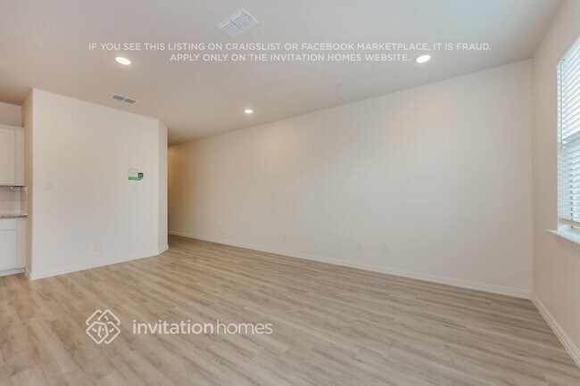 Foto del edificio - 6416 Blue Trl