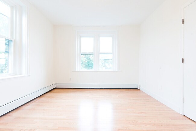 Building Photo - 376 Washington St