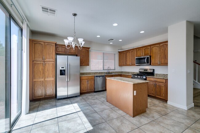 Foto del edificio - Gorgeous 4 bedroom home in Mountains Edge!...