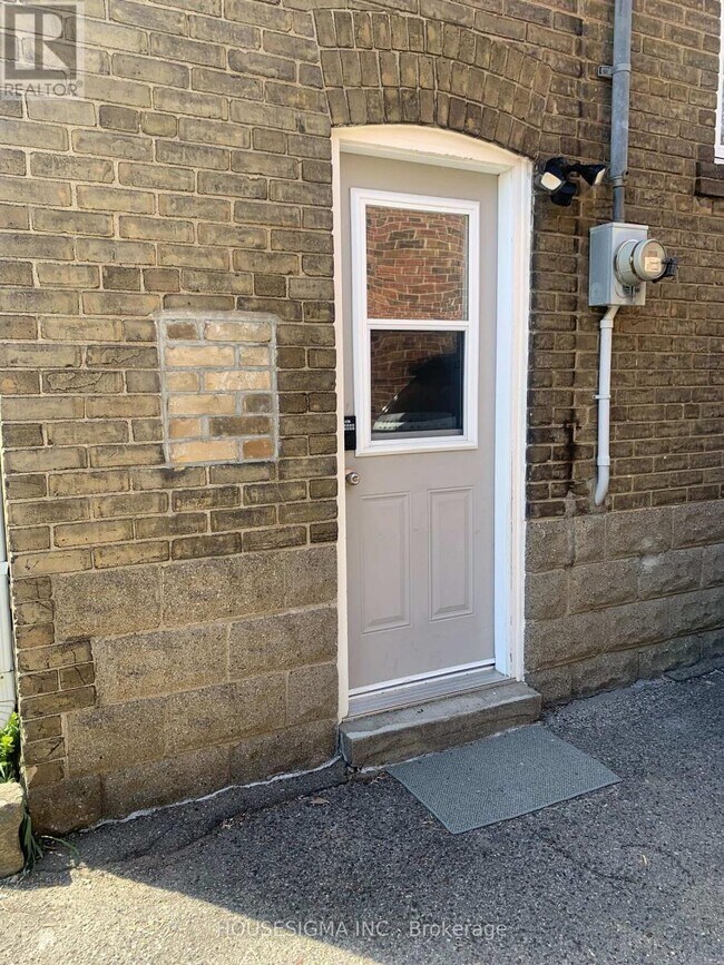 Photo du bâtiment - 324 Lawrence Ave W