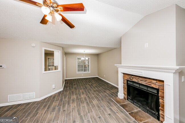 Building Photo - 402 Amberwood Conn SW