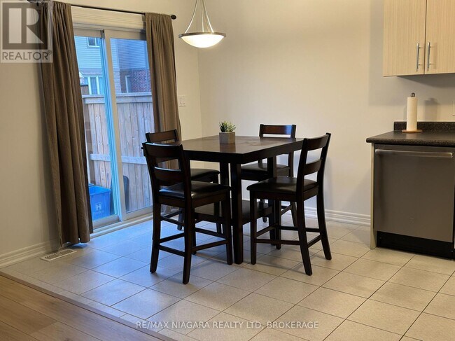 Photo du bâtiment - 218 Heron St