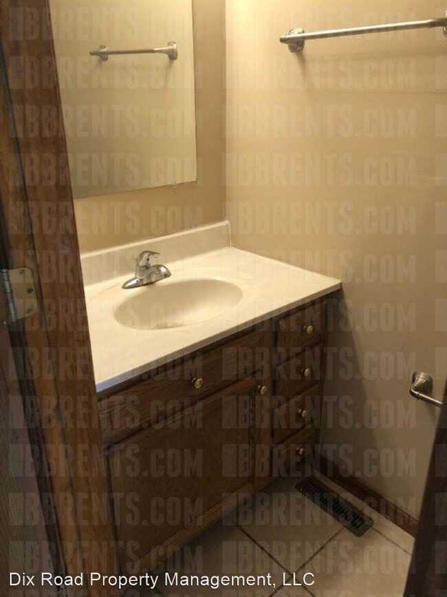 Building Photo - 4 br, 2.5 bath House - 422 Douglas Avenue,