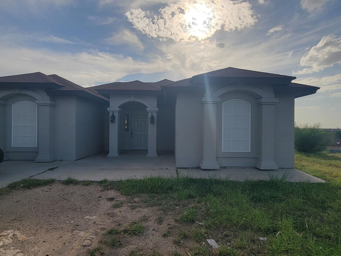 Foto principal - 3802 Nogal Lane