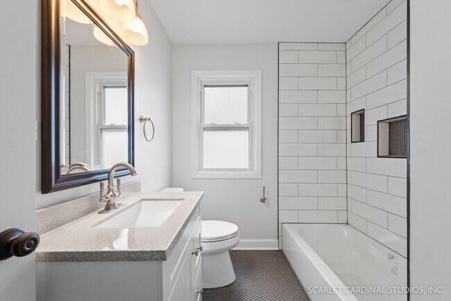 Building Photo - 944 S Harvard Ave