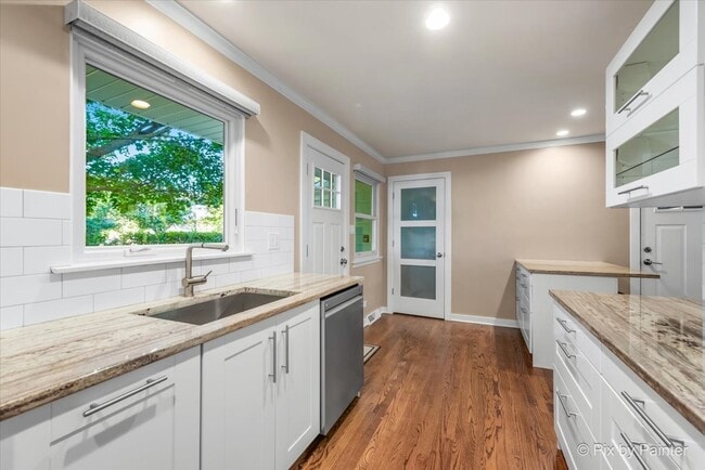 Foto del edificio - 838 E Harriet Ln