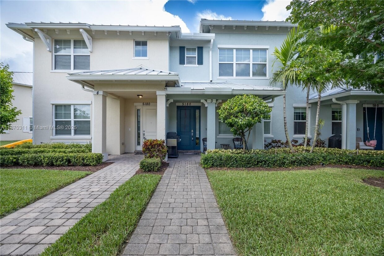 Foto principal - 5180 Eucalyptus Dr