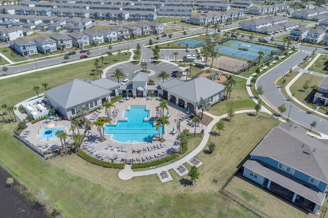 Building Photo - Luxurious Townhome in Lake Nona - A Perfec...
