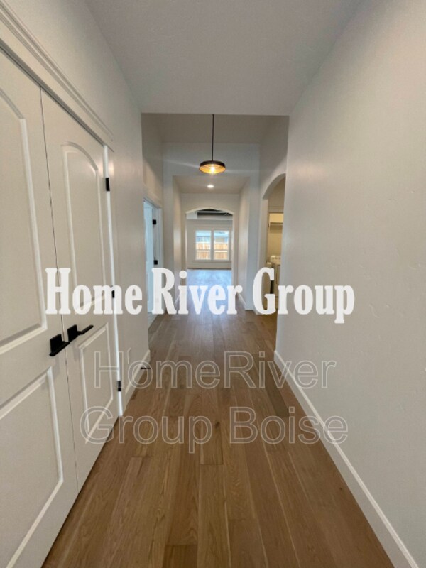 Building Photo - 538 S Prospector Ln