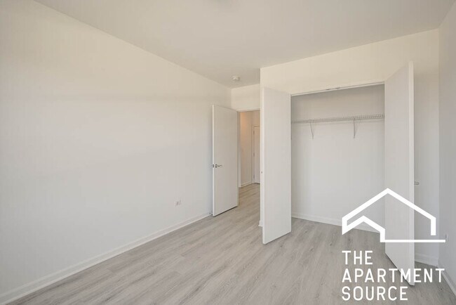 Foto del edificio - 1544 W Glenlake Ave