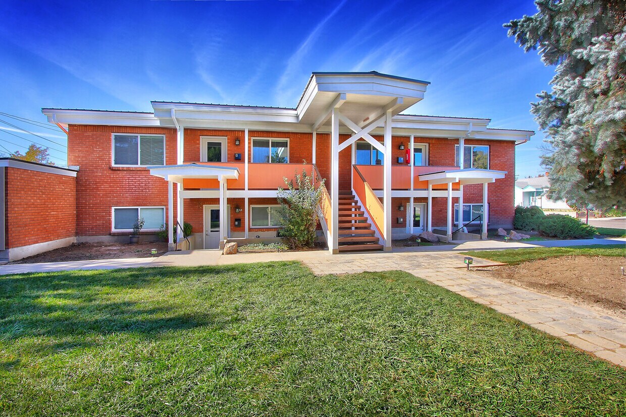 Building Photo - 2815 W Pleasanton Ave