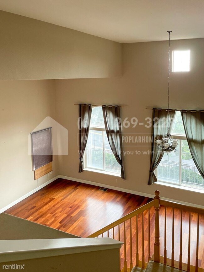 Building Photo - 5 br, 4.5 bath House - 5 Viola St -