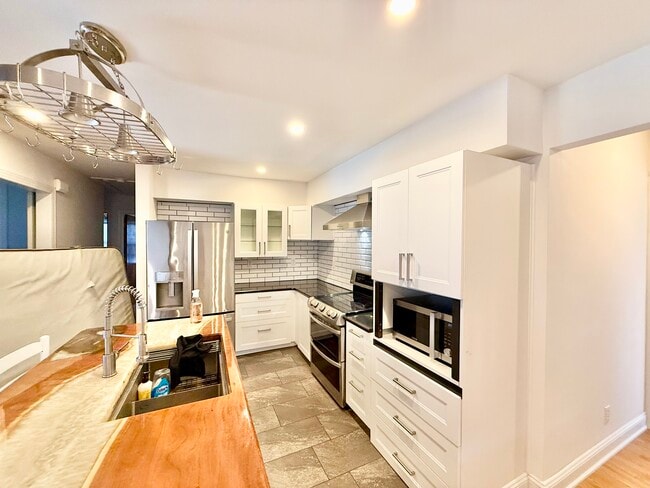 Building Photo - 1138 Crull Dr Building Photo - 1138 Crull Dr