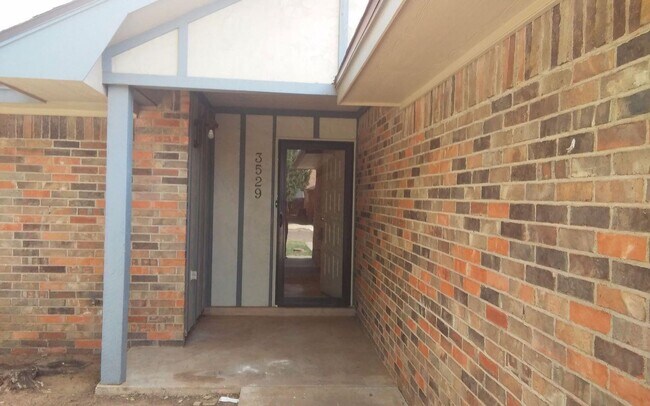 Building Photo - Lubbock Cooper ISD Gem: Ready-to-Rent July...