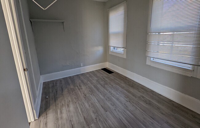 Building Photo - 3505 Carlyle Ave