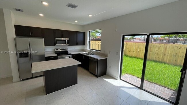 Building Photo - 20675 NE 7th Pl