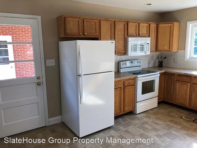 Building Photo - 3 br, 1.5 bath House - 2102 New Holland Pike