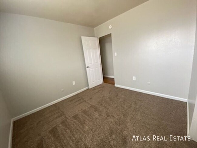 Foto del edificio - 934 W Moreno Ave