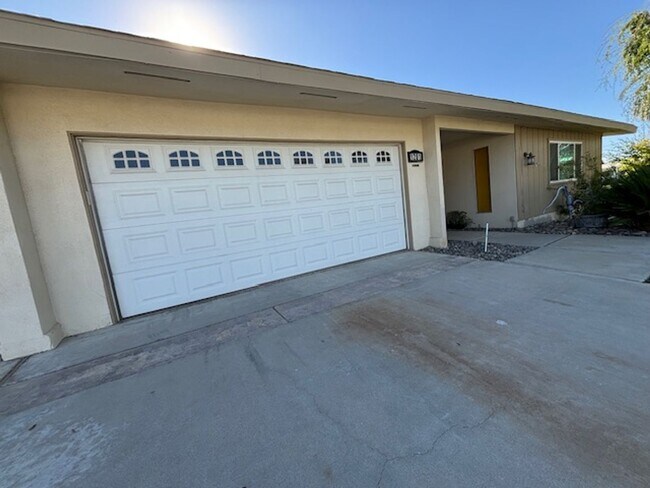 Foto del edificio - Very Clean Condo in Kern City!  2 Bedrooms...