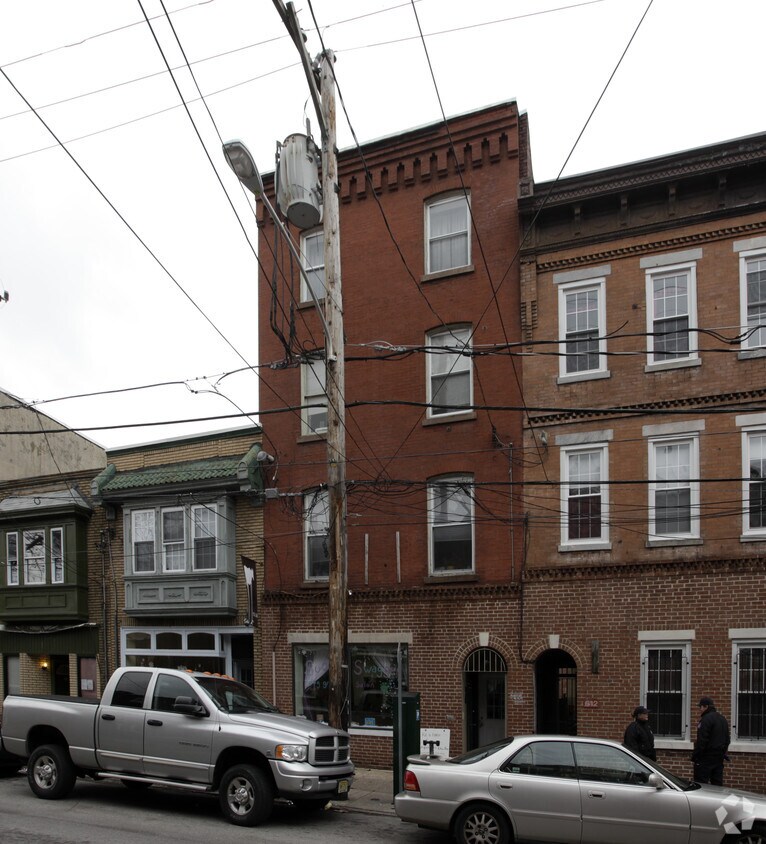 Building Photo - 614 S 3rd St