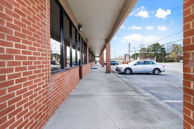 Foto del edificio - Commercial Space on Felton Road with Offices