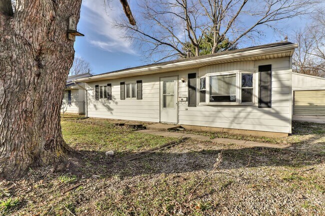 Building Photo - 2 bedroom, 1 bath ranch home - Available 1...