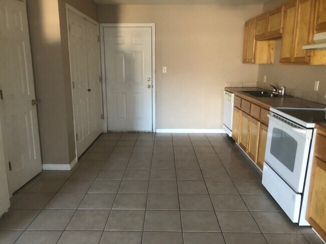 Foto del edificio - 12420 Jackson Dr