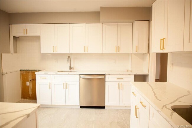 Building Photo - 23 Feller Ct