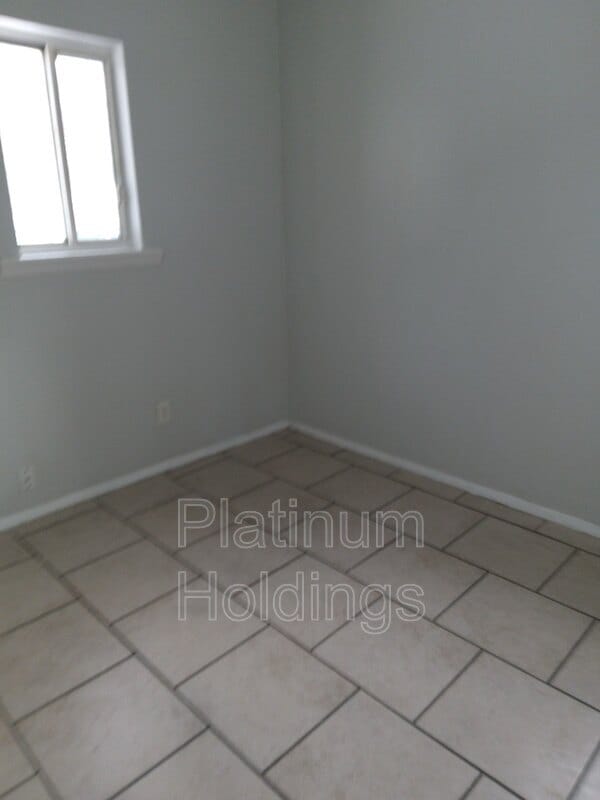Building Photo - 1037 Neville Ave