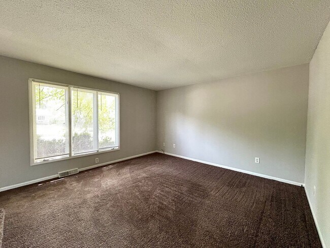 Foto del edificio - Countrywood Court SE 4544-4546