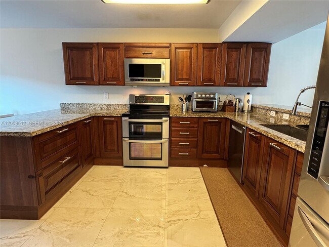 Foto del edificio - 921 NE 26th Ave