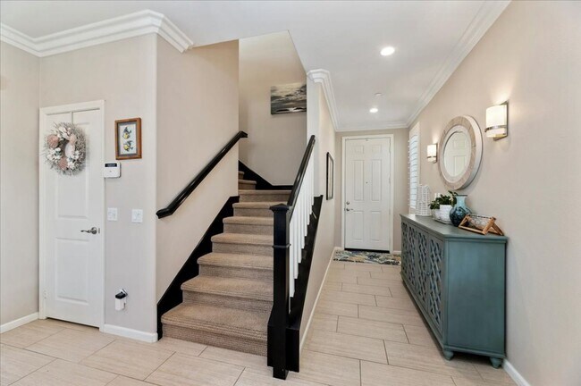 Foto del edificio - For Rent in Chapman Heights – Cedar Glen C...