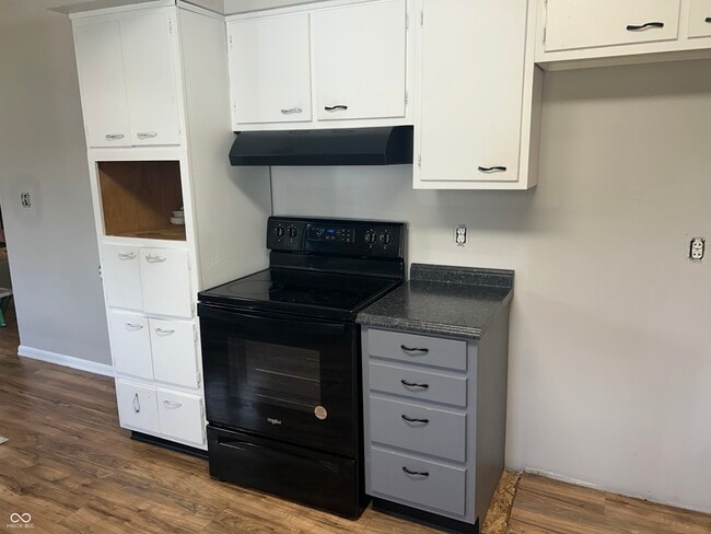 Building Photo - 404 Minary Ln