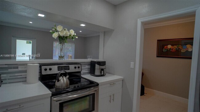 Building Photo - 1736 Washington St