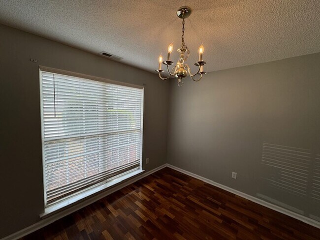 Foto del edificio - Move-in Ready!