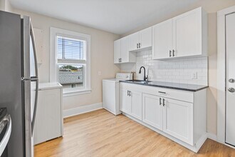 Building Photo - 1358 Pierre Ave