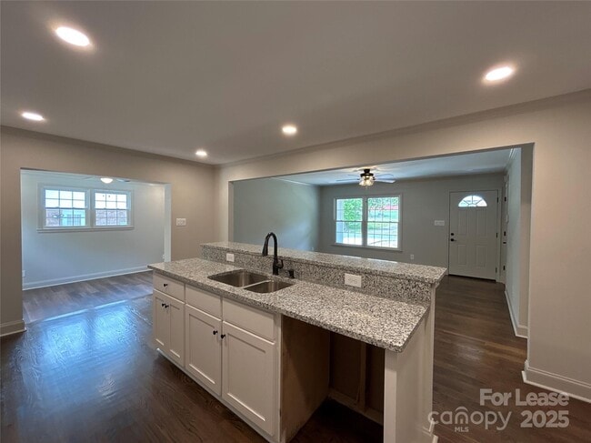 Building Photo - 6209 Idlebrook Dr