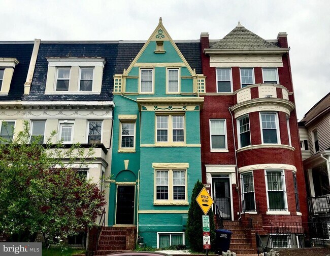 Foto del edificio - 3519 10th St NW