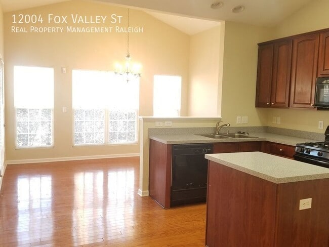 Building Photo - 12004 Fox Valley St