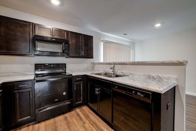 Foto del edificio - 3 Bed 2.5 Bath Townhome in Lakeshore — Built in 2023!