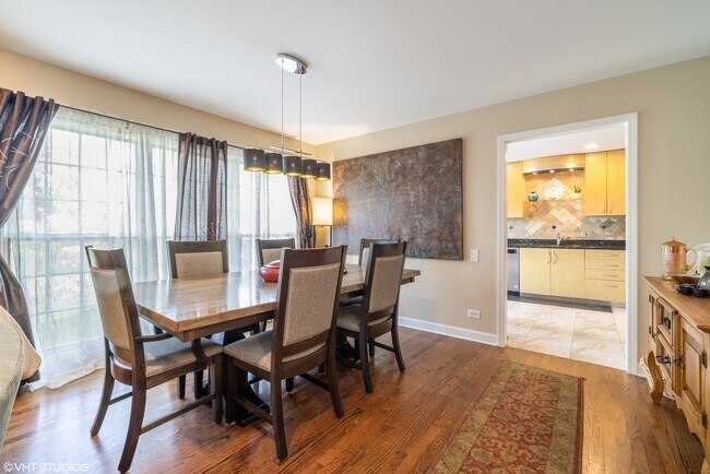 Building Photo - 835 Marseilles Cir