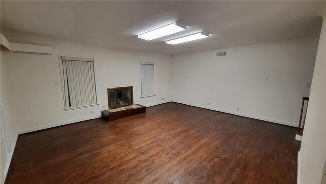 Building Photo - 2215 Dorrington St